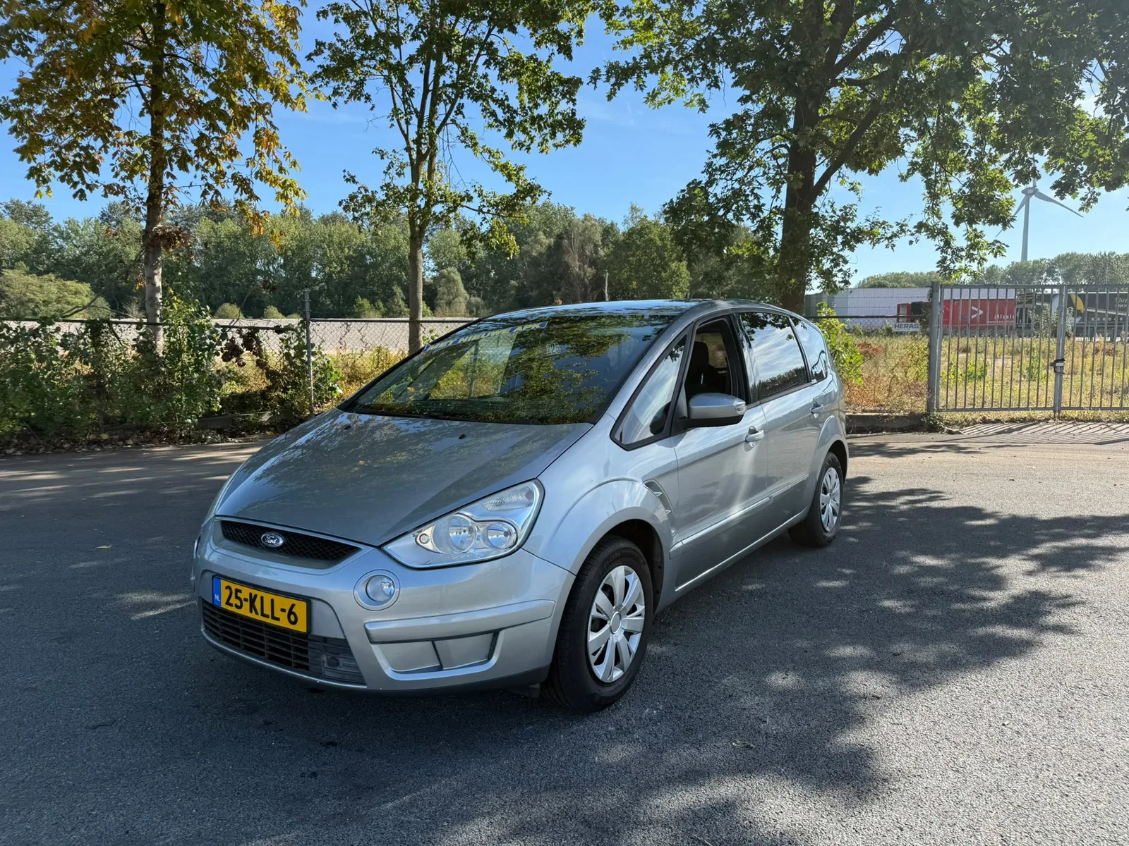 Ford S-Max (2010) — foto 1