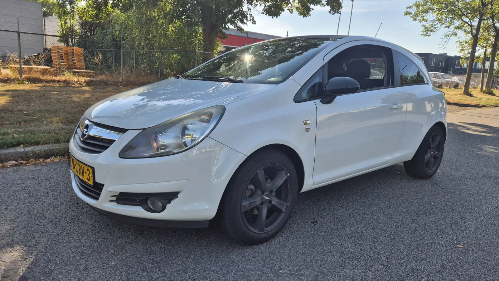 Opel Corsa (2010) — foto 1