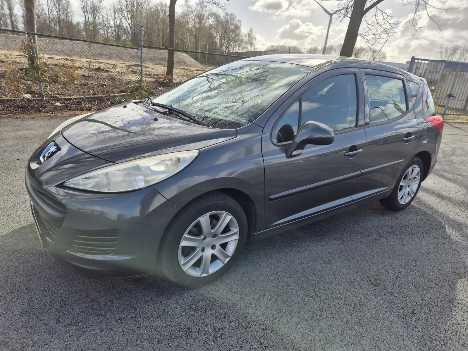 Peugeot 207 (2010) — foto 1