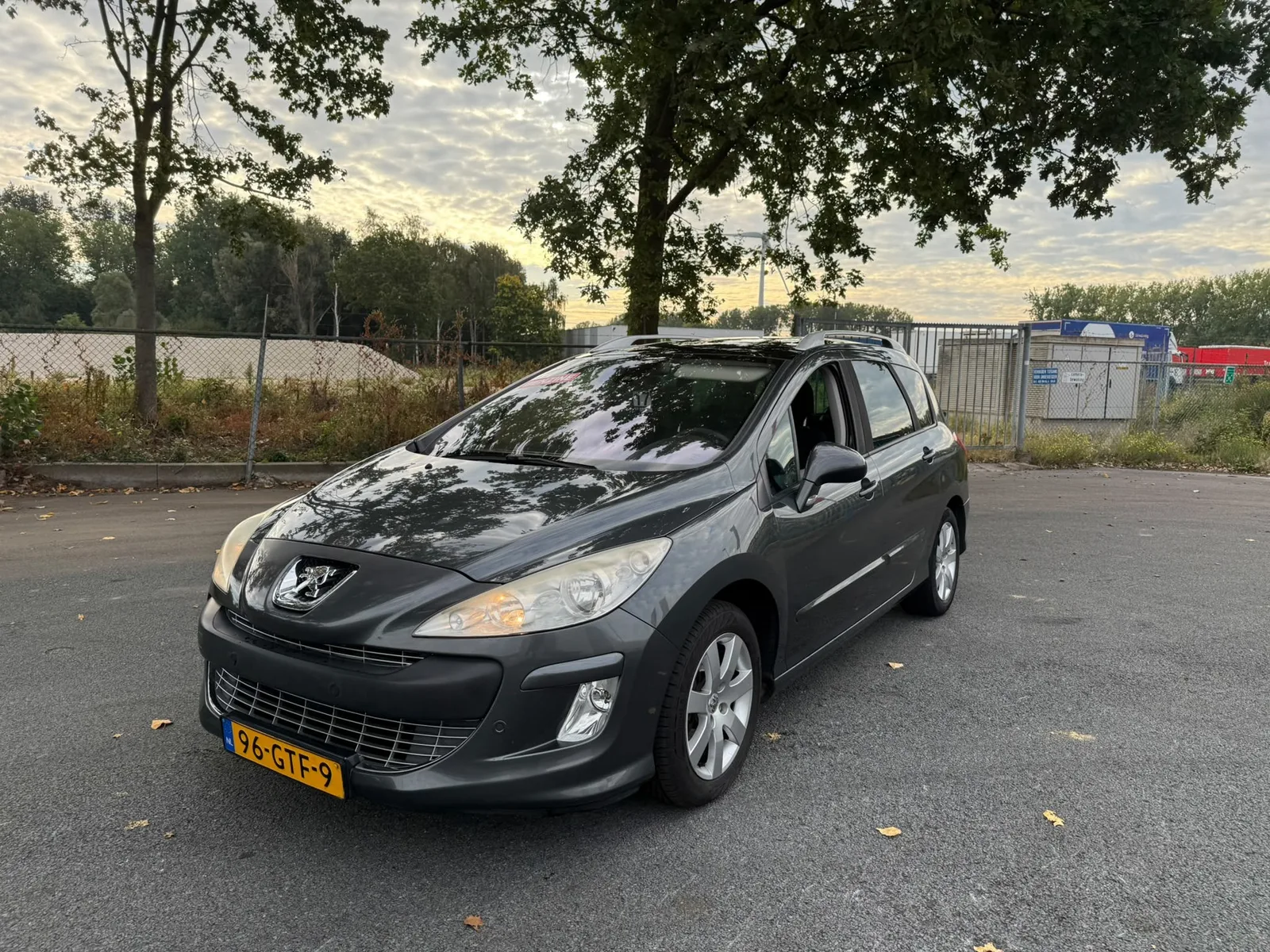 Peugeot 308 (2008) — foto 1
