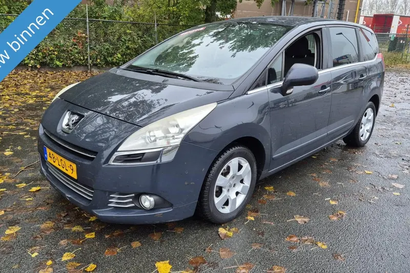Peugeot 5008 (2010)