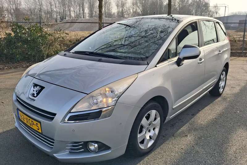 Peugeot 5008 (2012)