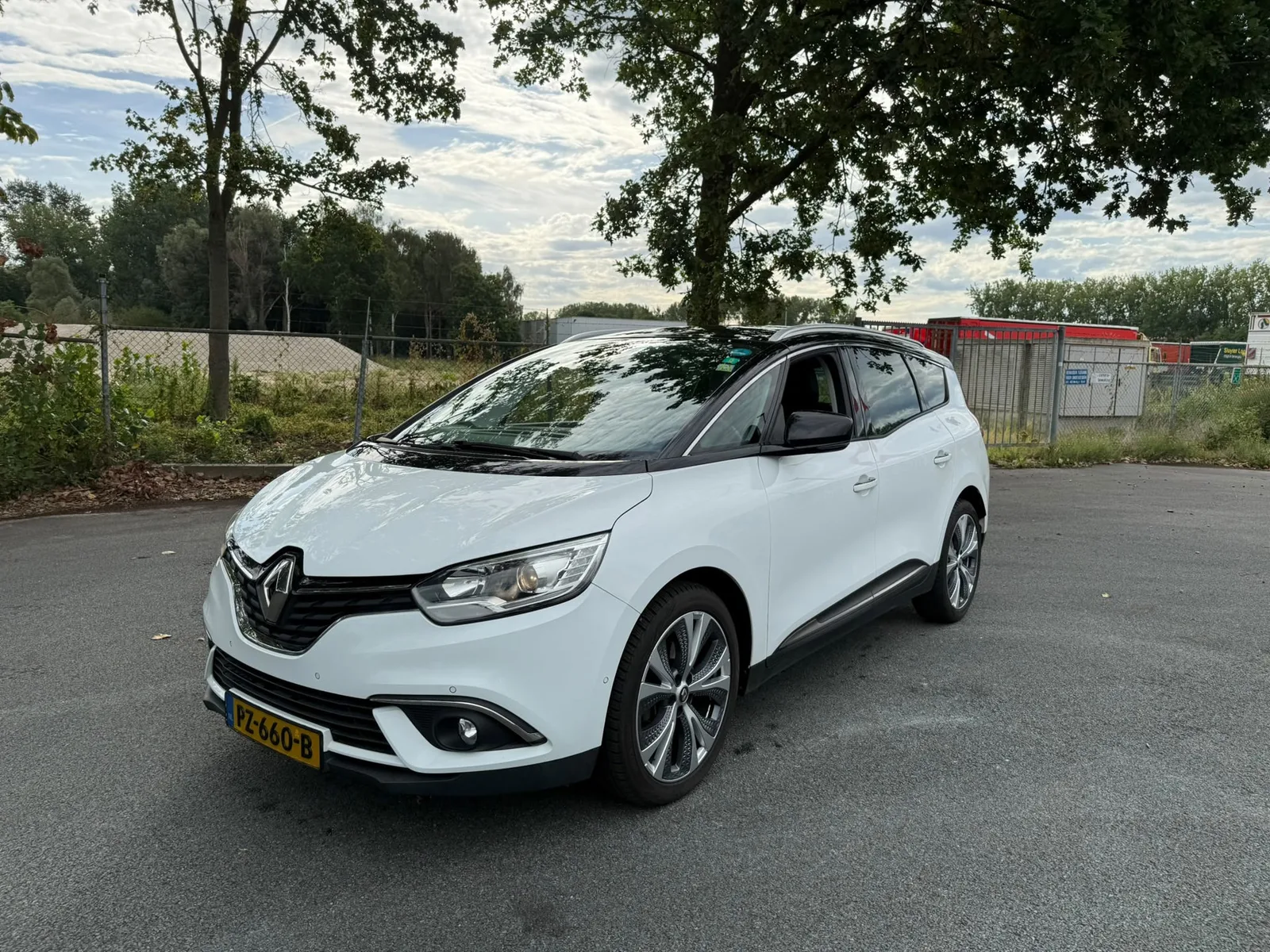 Renault Grand Scénic (2017) — foto 1