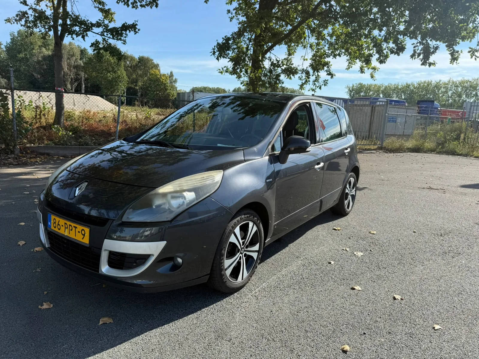 Renault Scénic (2011) — foto 1