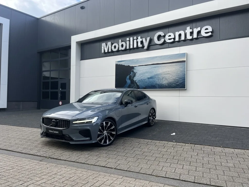 Volvo S60 (2023) — foto 1