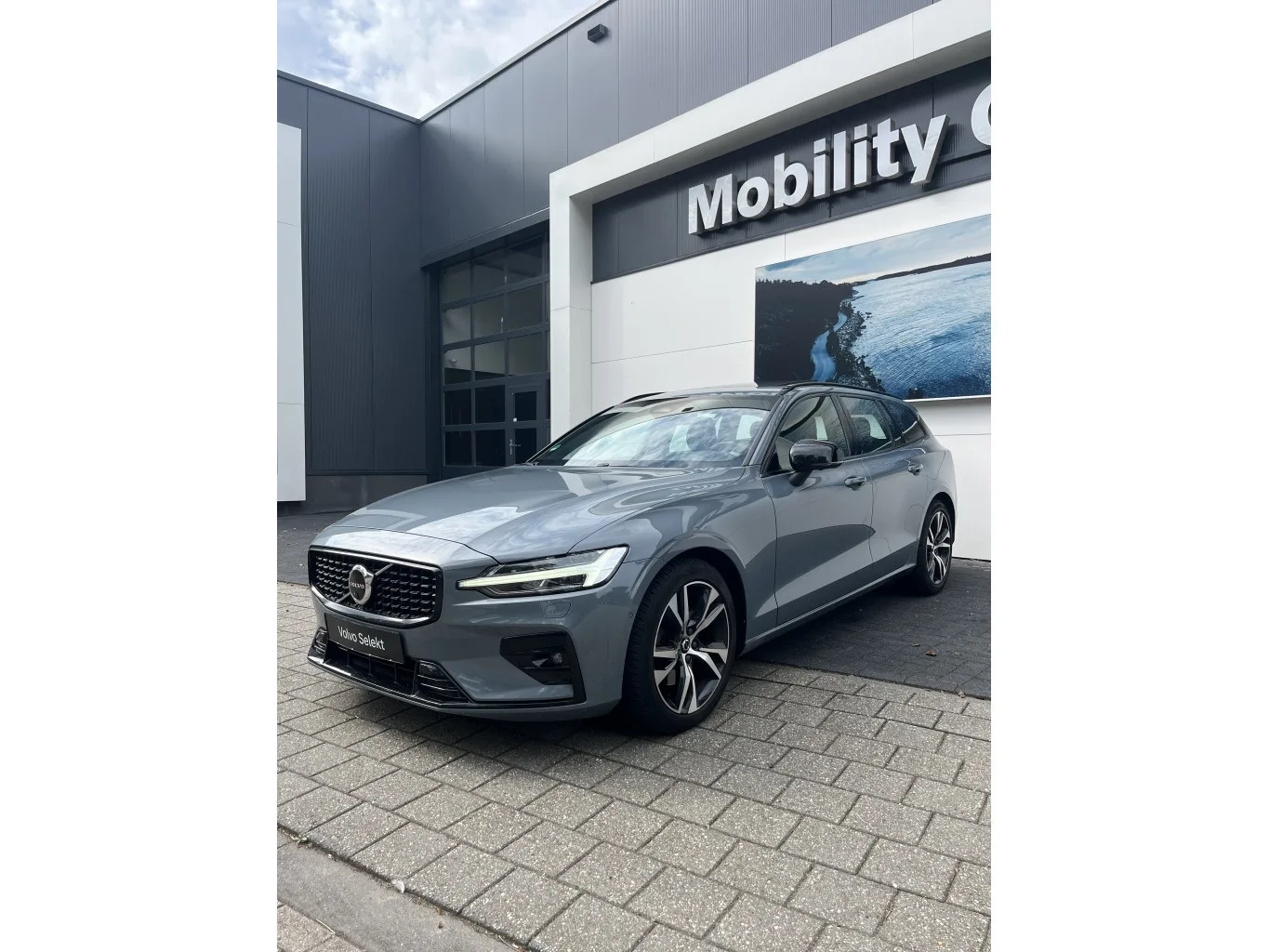 Volvo V60 (2022) — foto 1