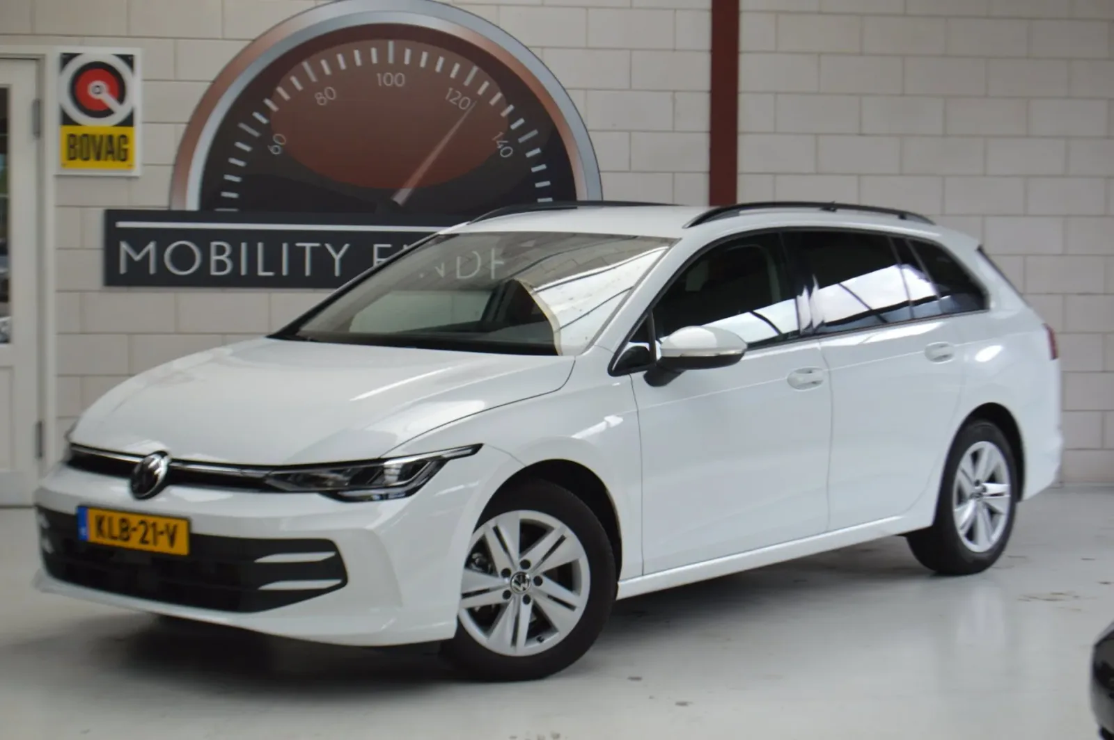 Volkswagen Golf (2025) — foto 1