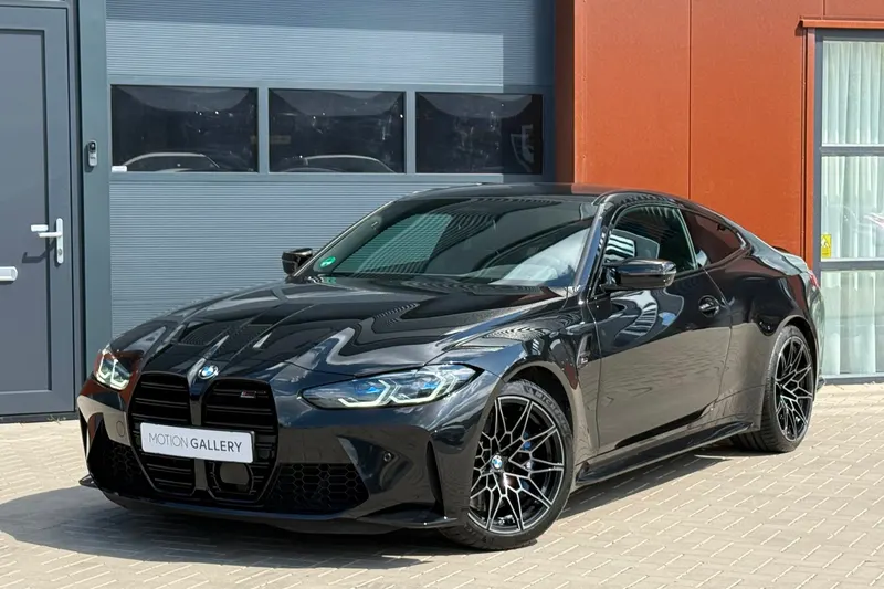 BMW M4 (2022)