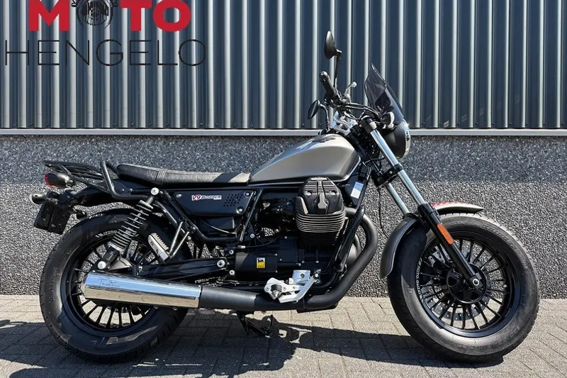 Moto Guzzi V9 Bobber (2017)