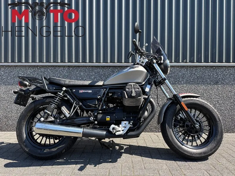 Moto Guzzi V9 Bobber (2017) — foto 1