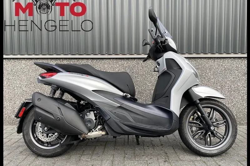 Piaggio 400 HPE (2022)