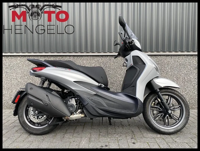 Piaggio 400 HPE (2022) — foto 1