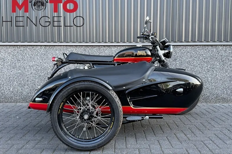 Royal Enfield INTERCEPTOR TRIPTEQ AMALFI Kawasaki Z125 (2023)