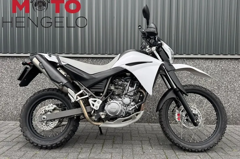 Yamaha 2012 (2012)