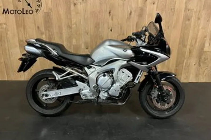 Yamaha FZS 600 Fazer (2004)