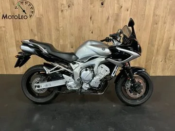 Yamaha FZS 600 Fazer (2004) — foto 1