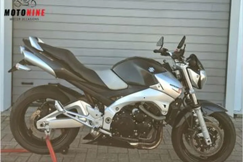 Suzuki GSR600 (2006)
