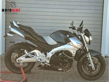 Suzuki GSR600 (2006) — foto 1