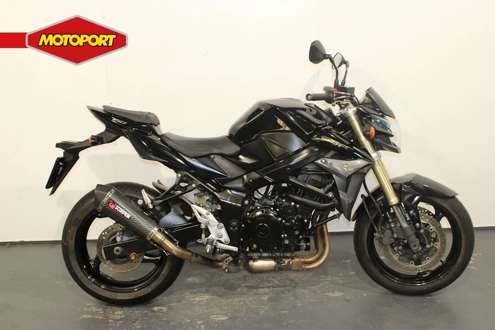 Suzuki GSR750 (2011) — foto 1