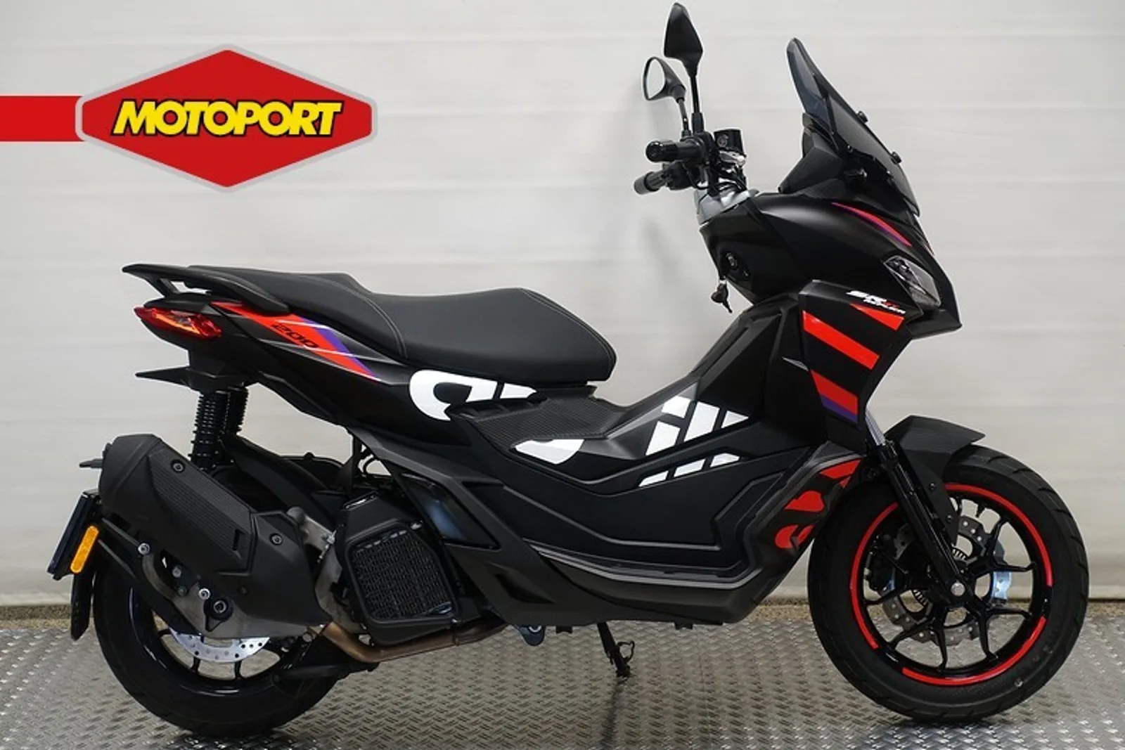 Aprilia SR GT 200 (2024) — foto 1