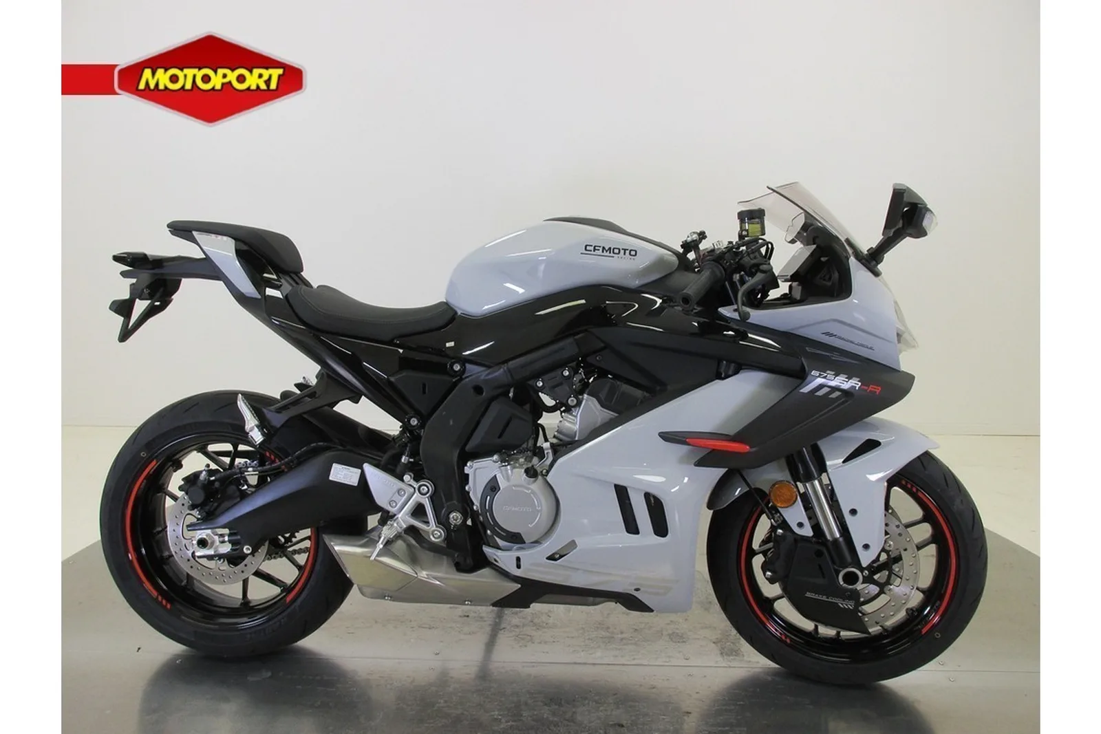 CFMoto 675SR-R (2026) — foto 1