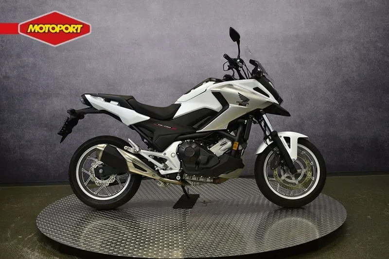 Honda NC750X (2016)