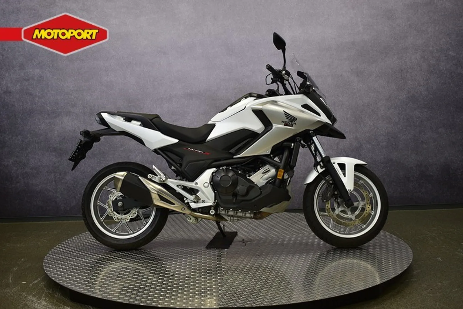 Honda NC750X (2016) — foto 1