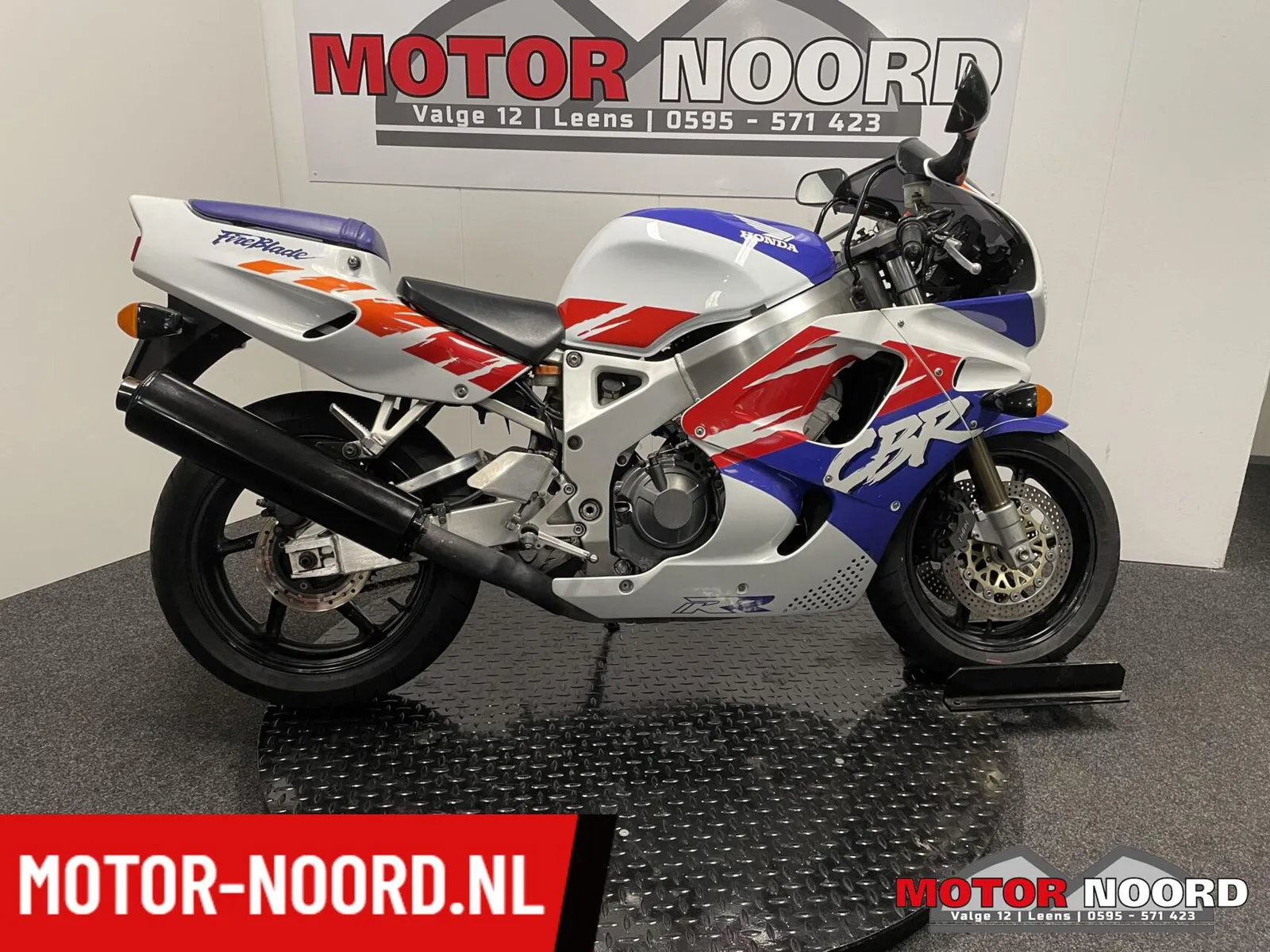 Honda CBR 900 RR Fireblade (1993) — foto 1