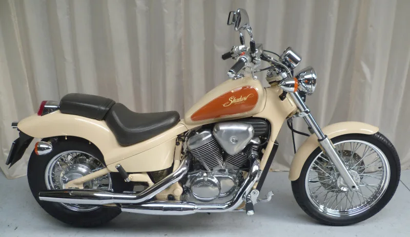 Honda VT600 SHADOW (1993) — foto 1