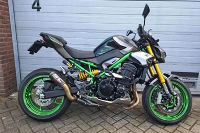 Kawasaki Z900 SE Performance (2025)