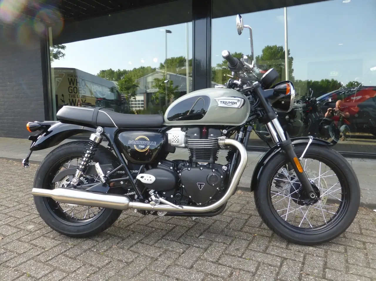 Triumph Bonneville T100 (2026) — foto 1