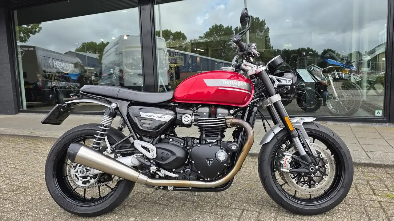 Triumph Speed Twin 1200 (2024) — foto 1