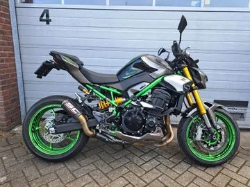 Kawasaki Z900 SE Performance (2025) — foto 1