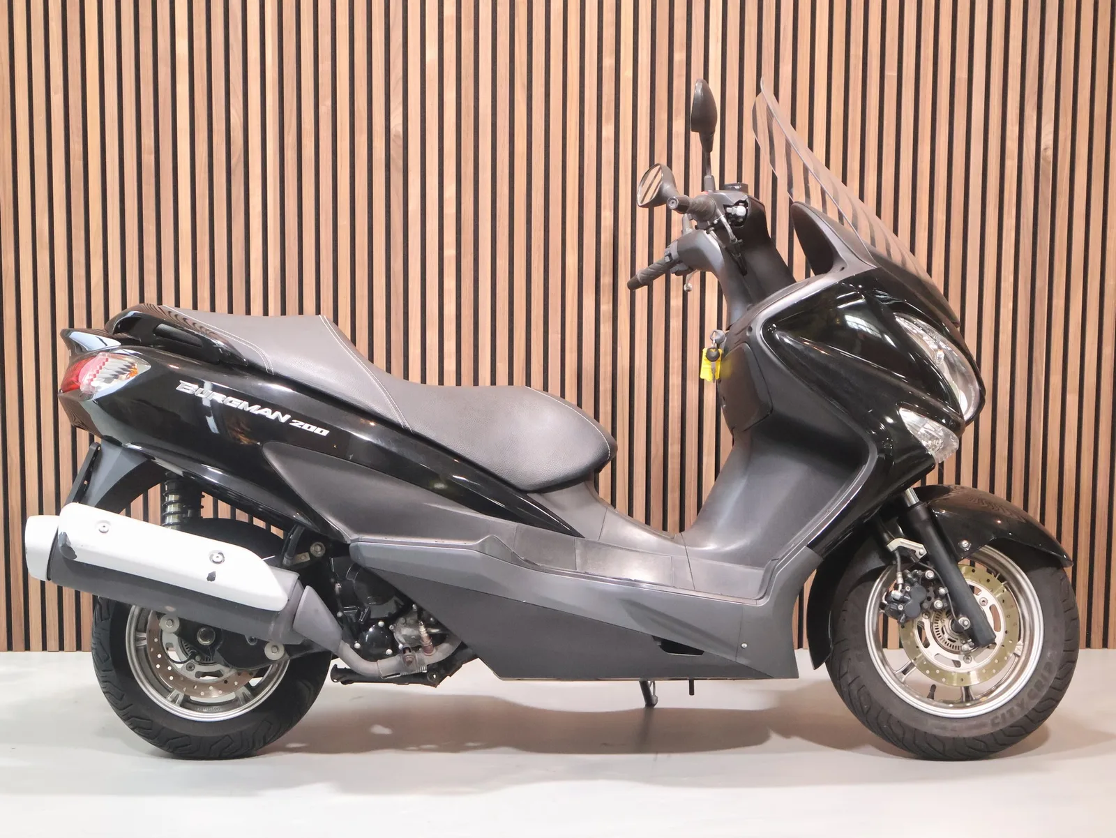 Suzuki UH200 Suzuki Burgman 200 (2016) — foto 1