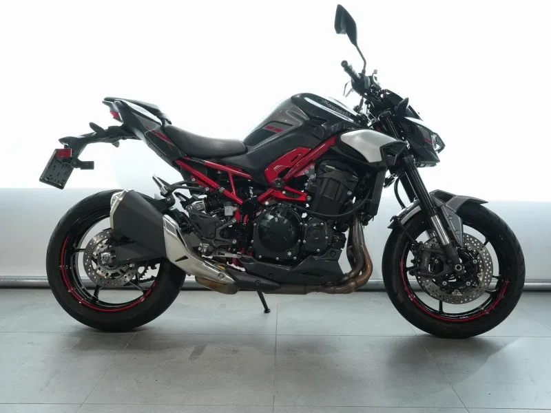 Kawasaki Z 900 (2025) — foto 1