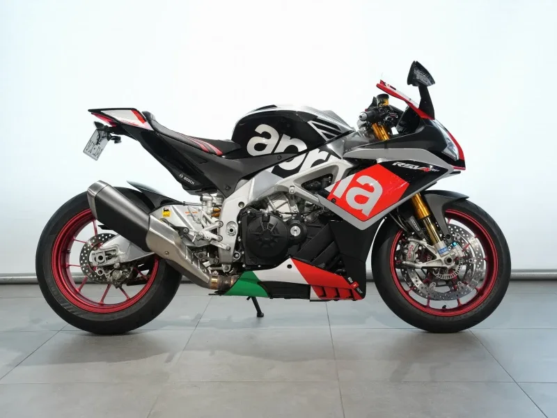 Aprilia RSV4 (2015) — foto 1