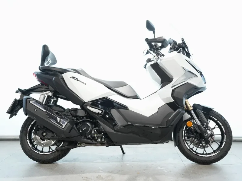 Honda Adv 350 (2024) — foto 1