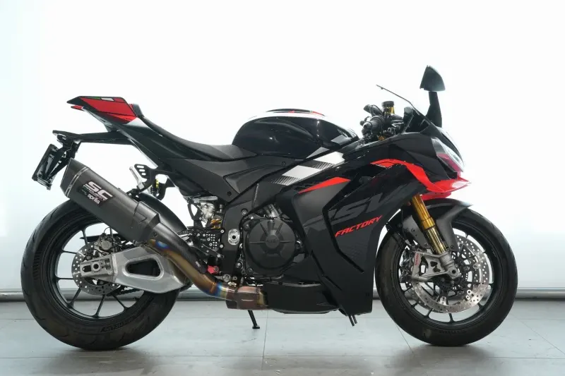 Aprilia RSV4 1100 Factory (2025)