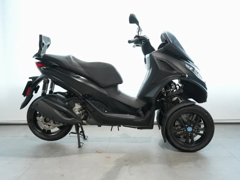 Piaggio MP3 300 HPE Sport (2023) — foto 1