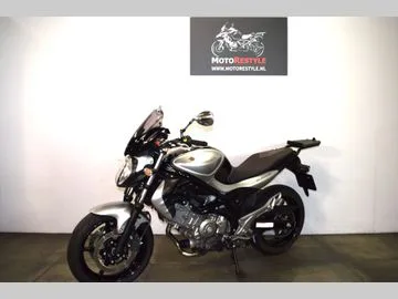 Suzuki SFV 650 Gladius (2012) — foto 1