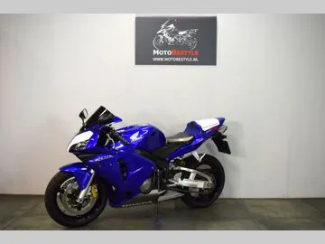 Honda CBR600RR (2005) — foto 1