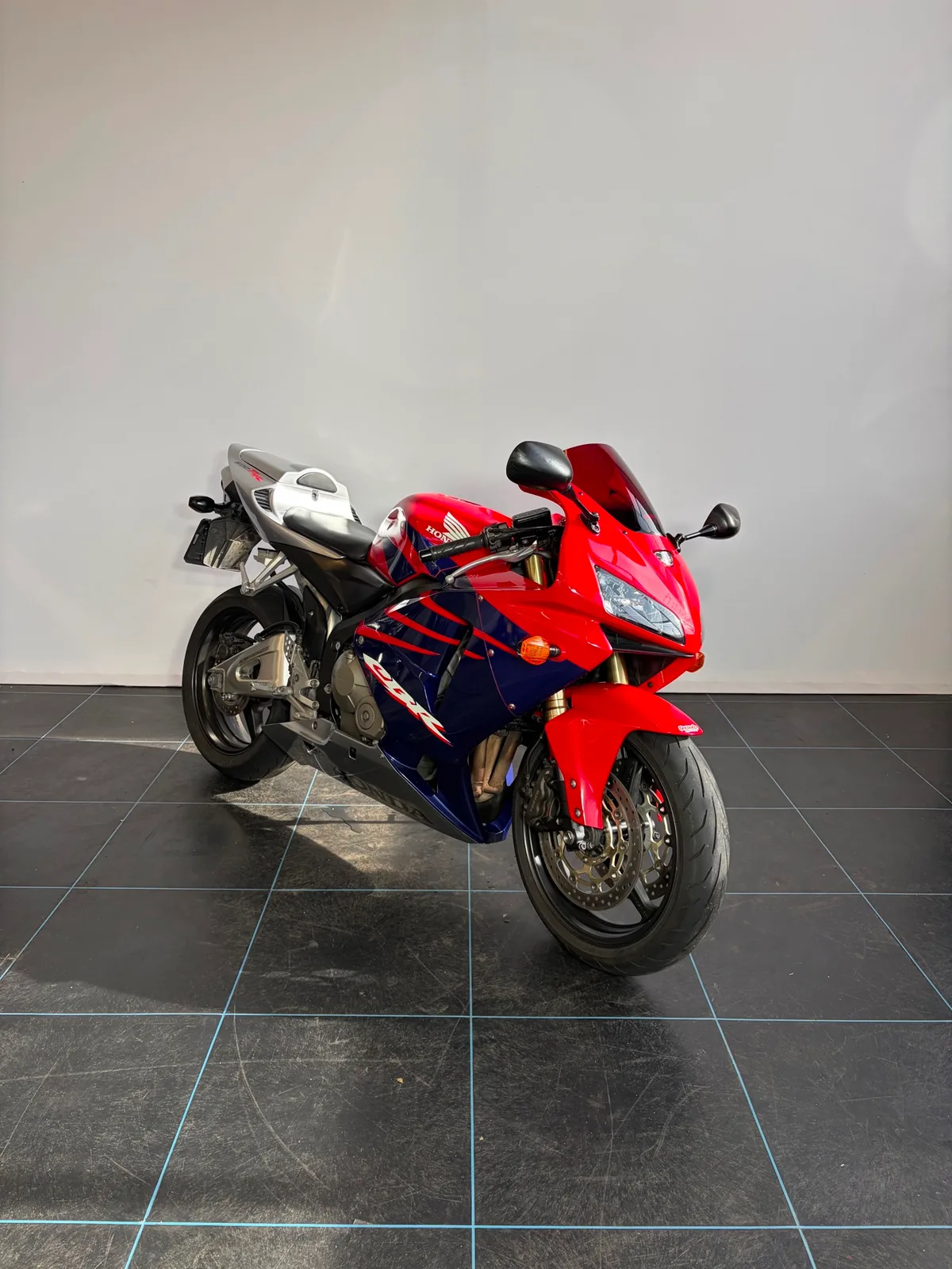 Honda CBR600RR (2005) — foto 1