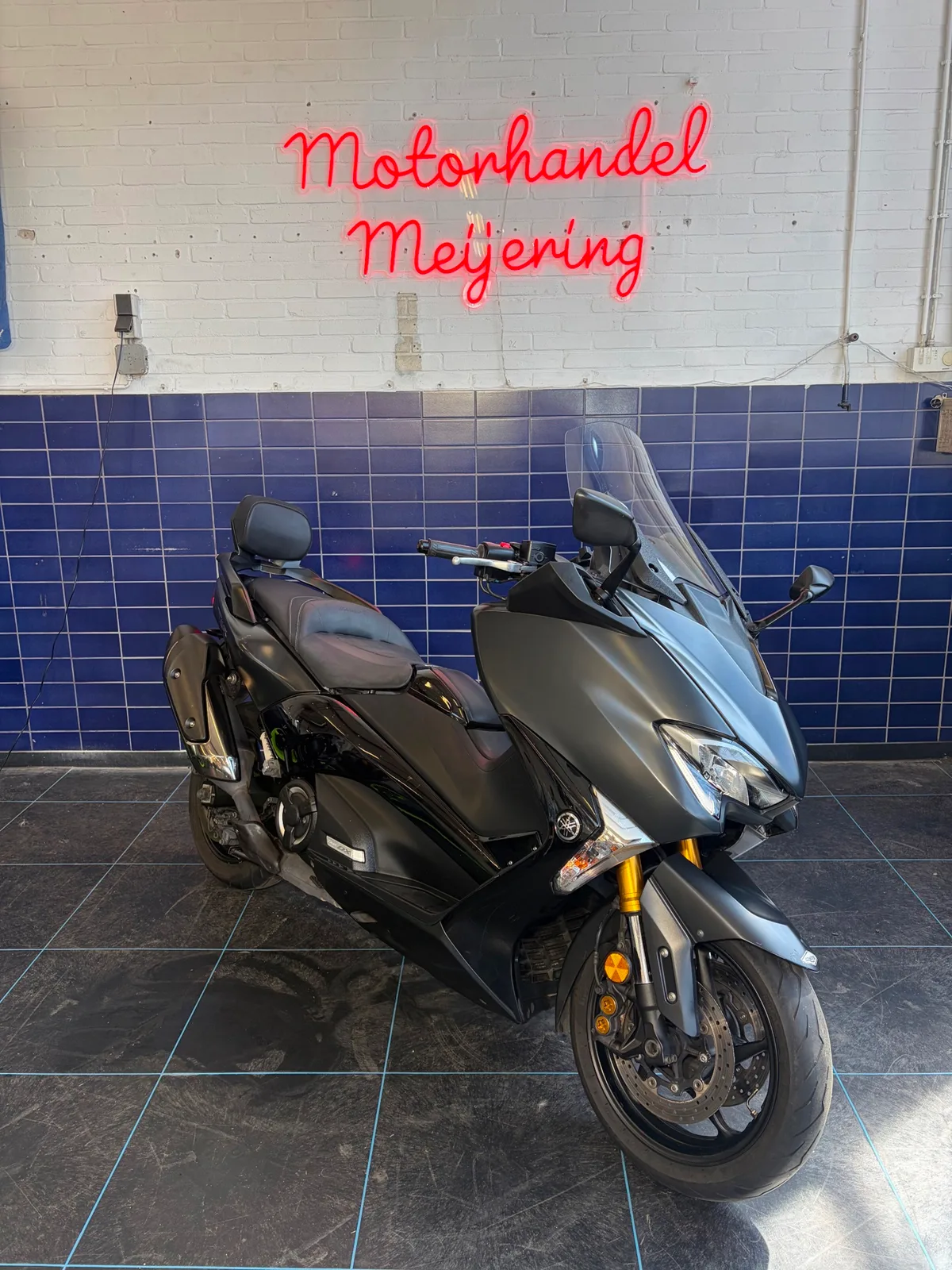 Yamaha Tmax DX (2018) — foto 1