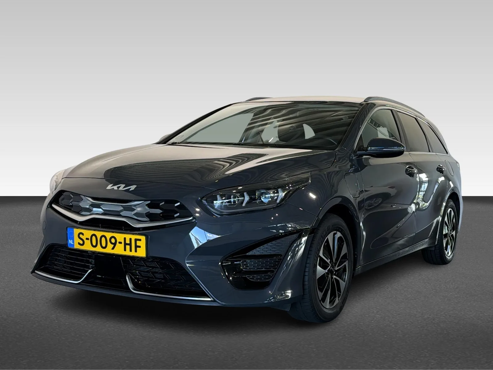 Kia Ceed (2023) — foto 1