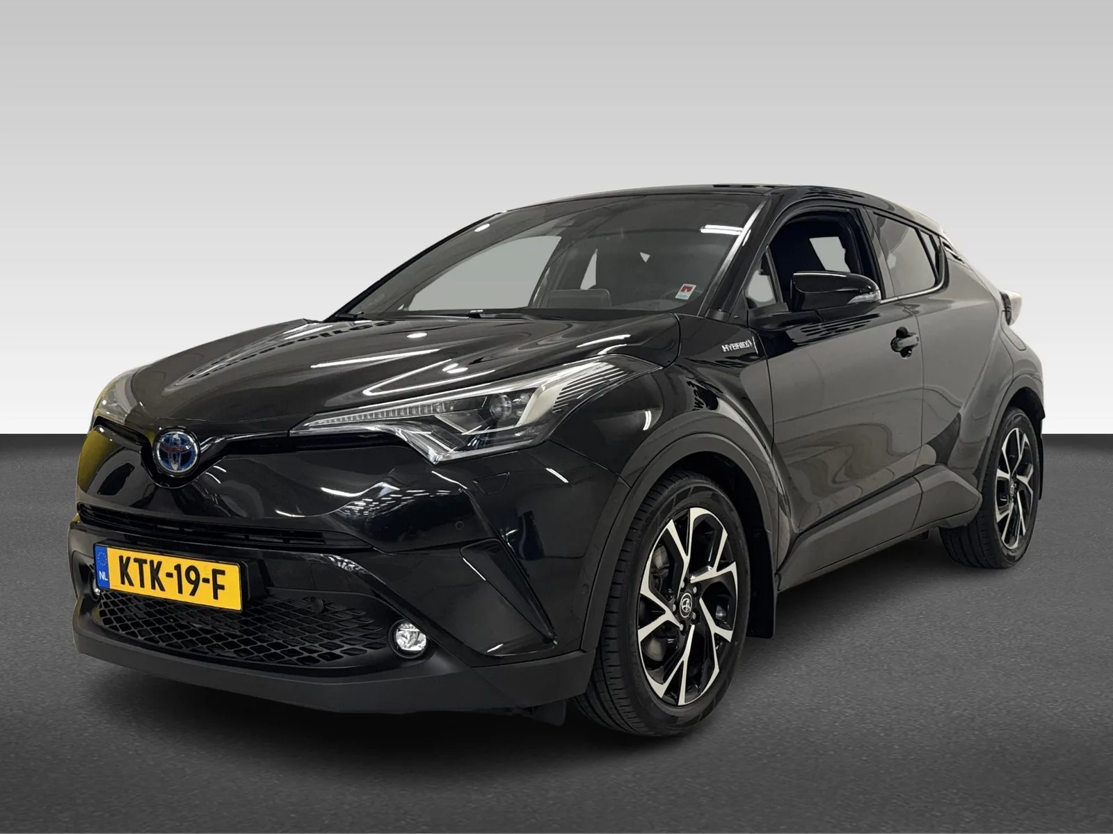 Toyota C-HR (2019) — foto 1