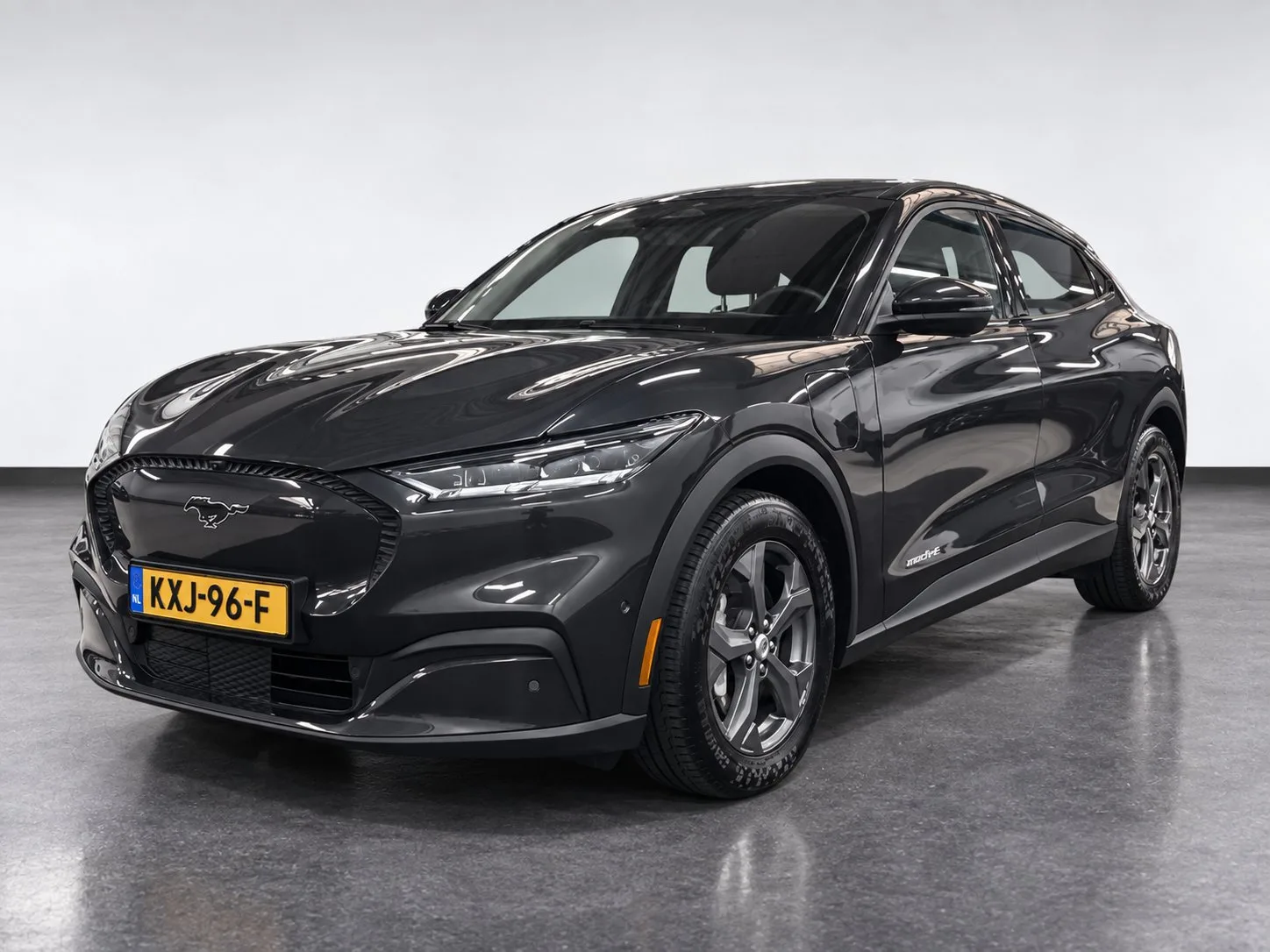 Ford Mustang Mach-E (2022) — foto 1