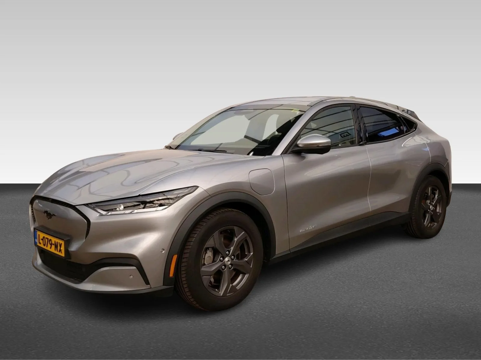 Ford Mustang Mach-E (2021) — foto 1