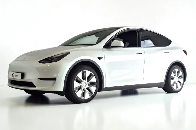 Tesla Model Y (2022)