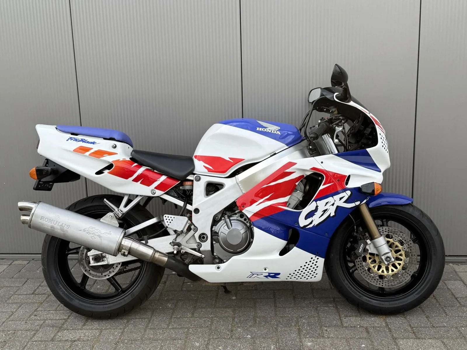 Honda CBR 900 RR Fireblade (1992) — foto 1