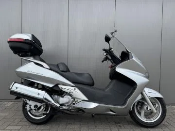 Honda FJBS 600 Silverwing (2010) — foto 1